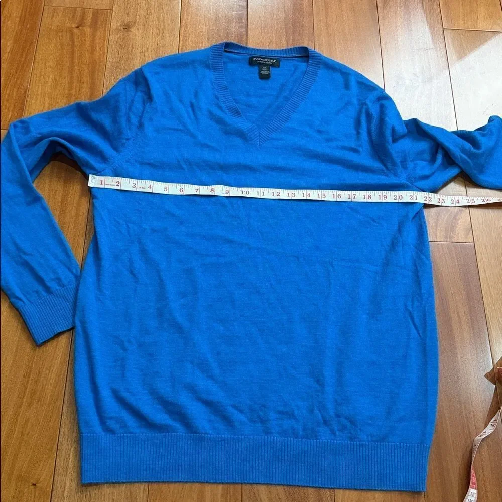 Banana Republic Men's Bright Blue V-Neck Extra Fine Merino‎ Wool Sweater Size XL
